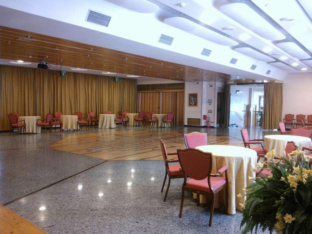 Grand Hotel Ambasciatori Wellness & Spa К'янчіано-Терме Ресторан фото